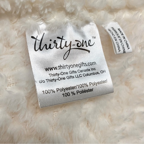 NEW Thirty One Soft and Snuggly Blanket - Cream - Picture 3 of 4